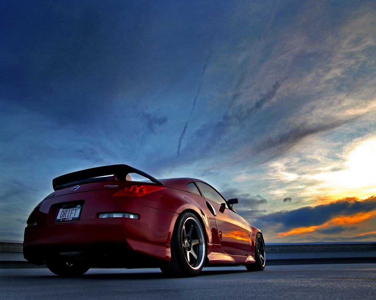 Красный ниссан обои