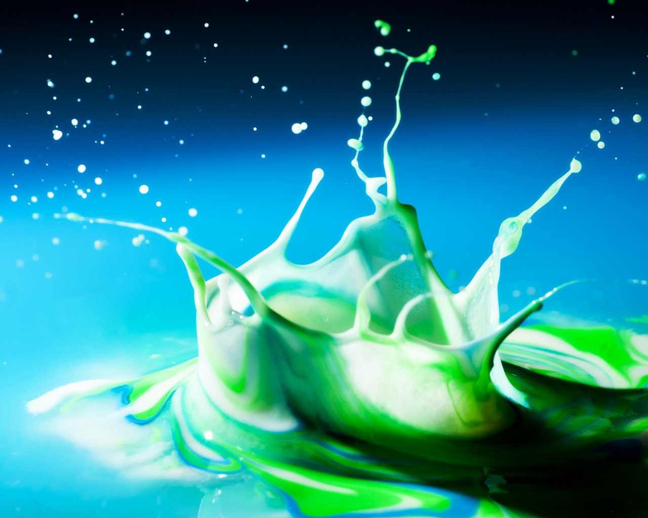 Брызги зеленой краски обои