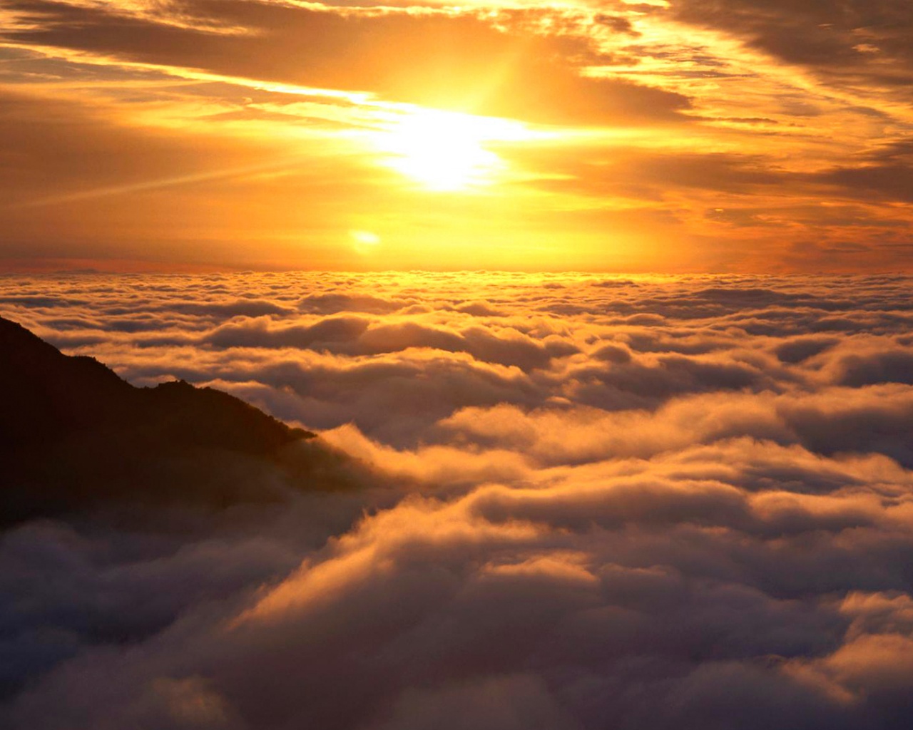 Горы выше облаков обои