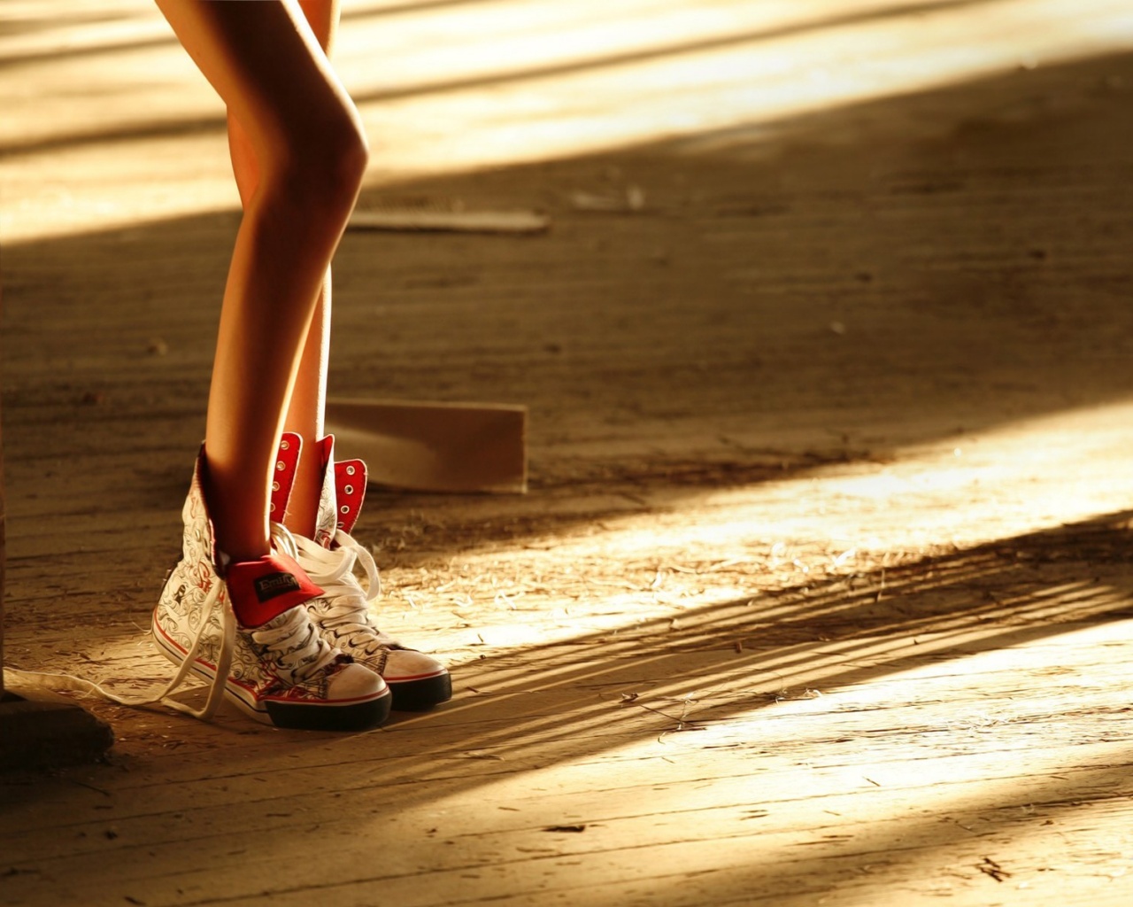 Ножки в кедах обои