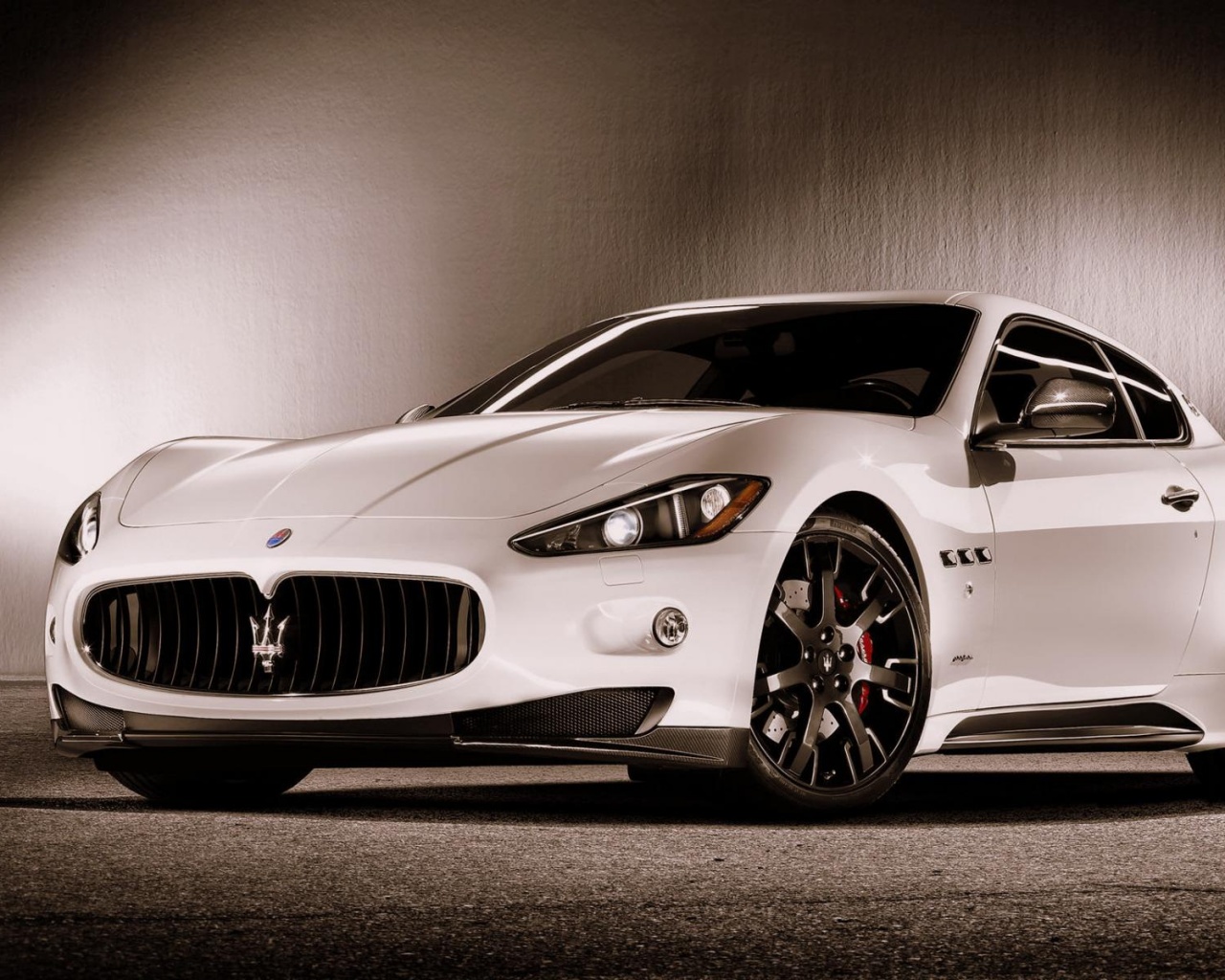 Белый Мазерати обои