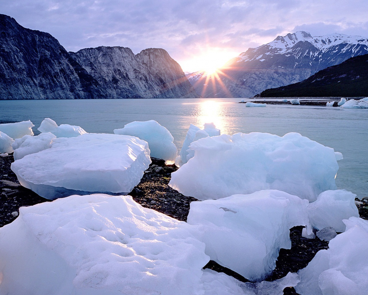 Зимнее горное озеро обои