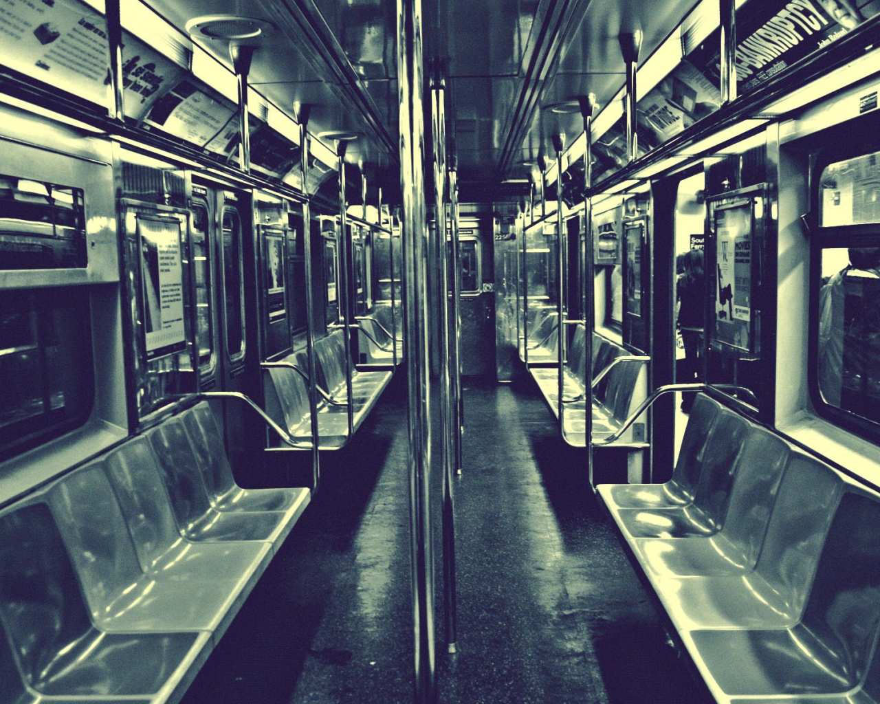 Пустой вагон метро обои