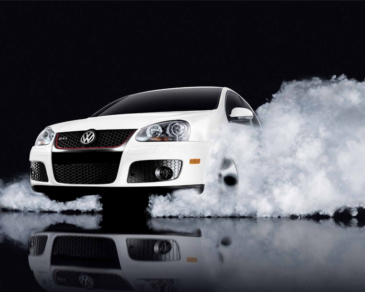 Буксующий белый Фольц обои