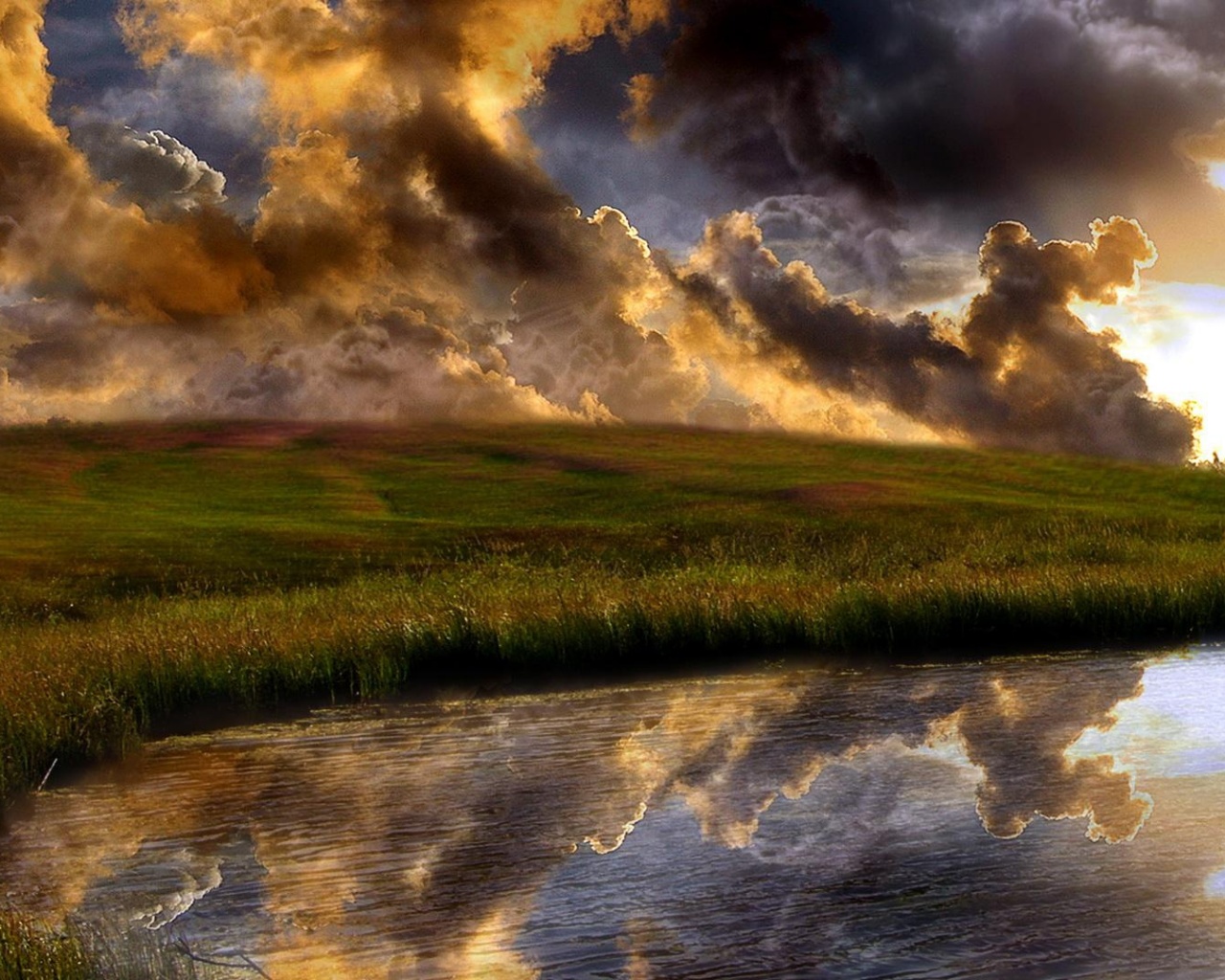 Тучи над лугом обои