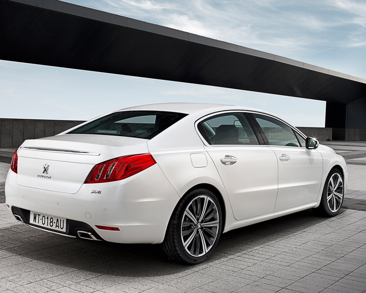 Пежо 308 на стоянке обои