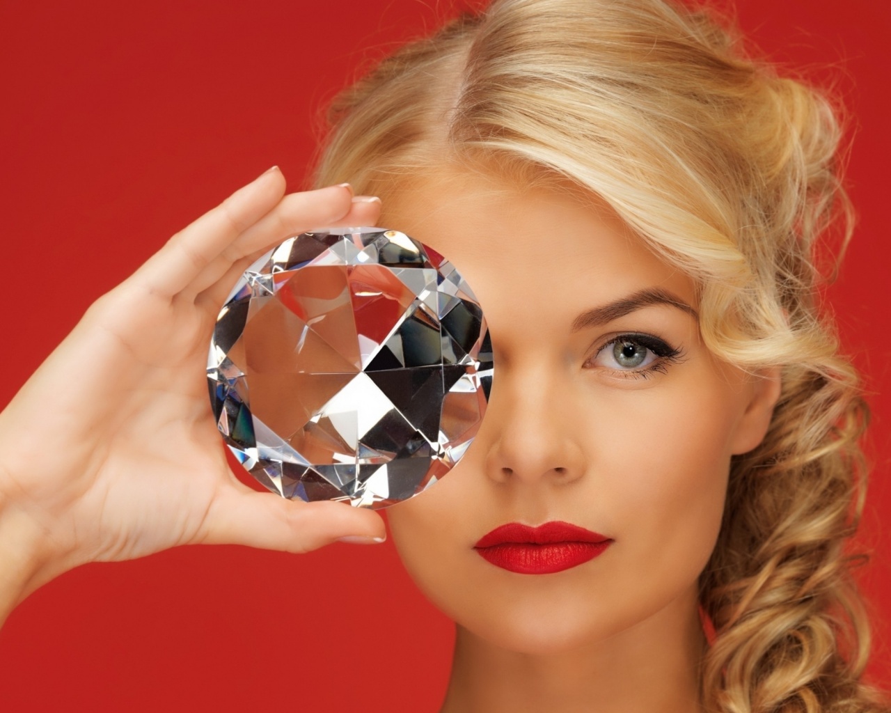 Девушка с бриллиантом обои
