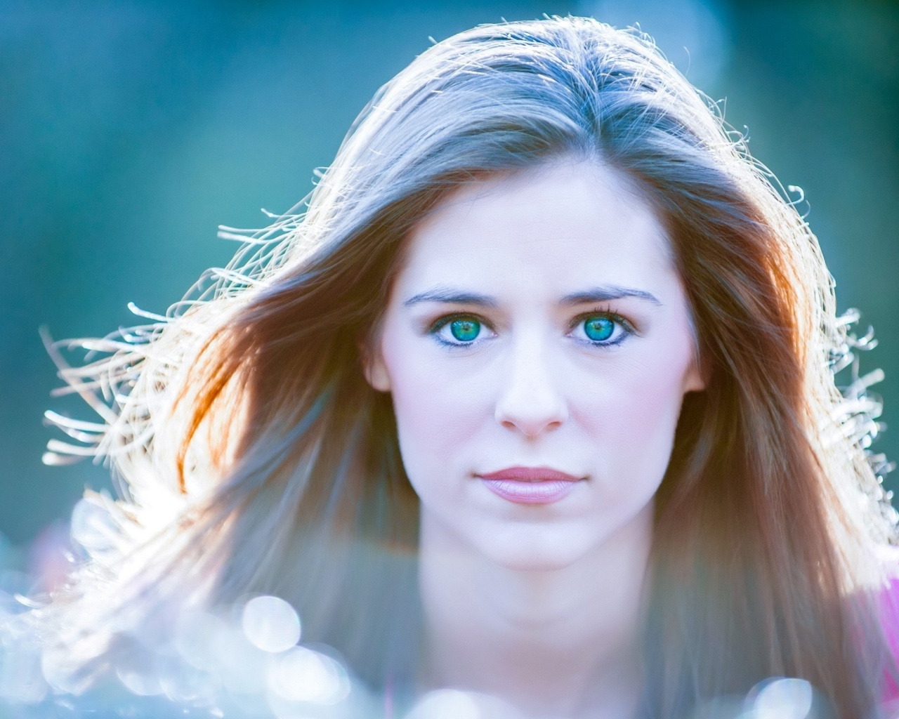 Девушка с голубыми глазами обои