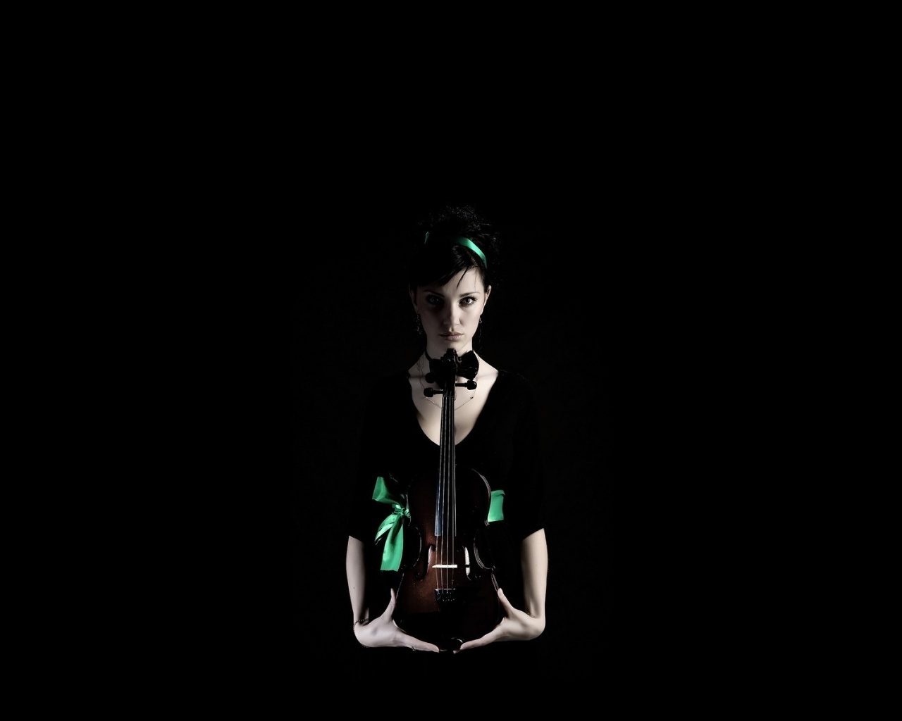 Скрипичная девушка обои