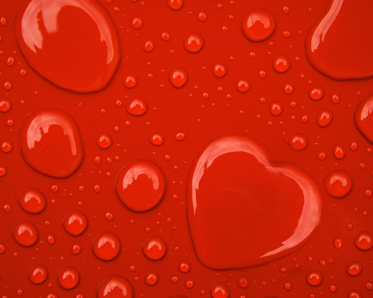 Капли на красном фоне обои