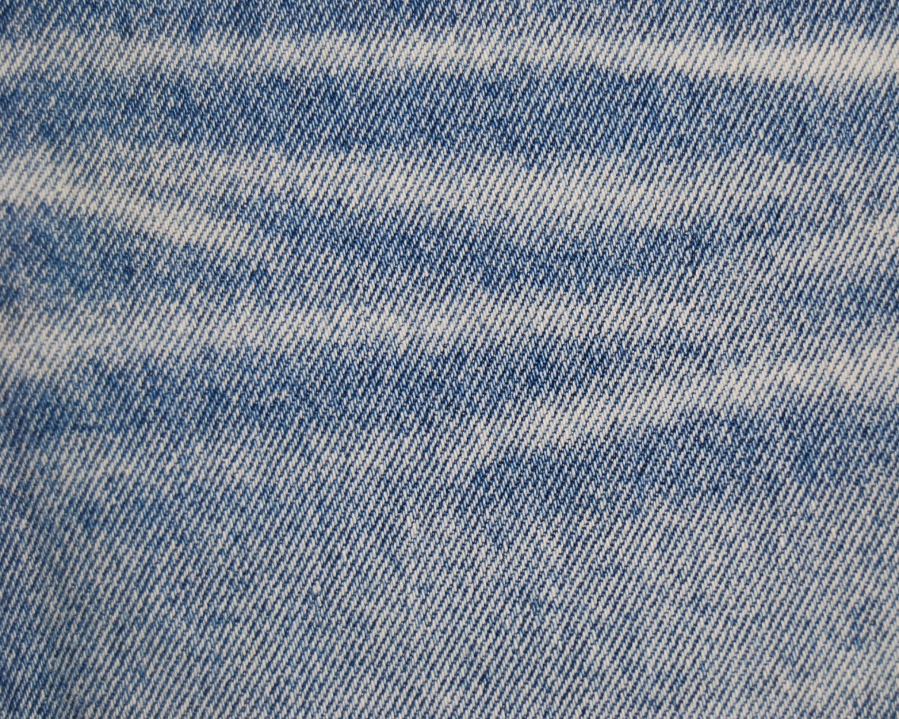 Джинсы со складками обои