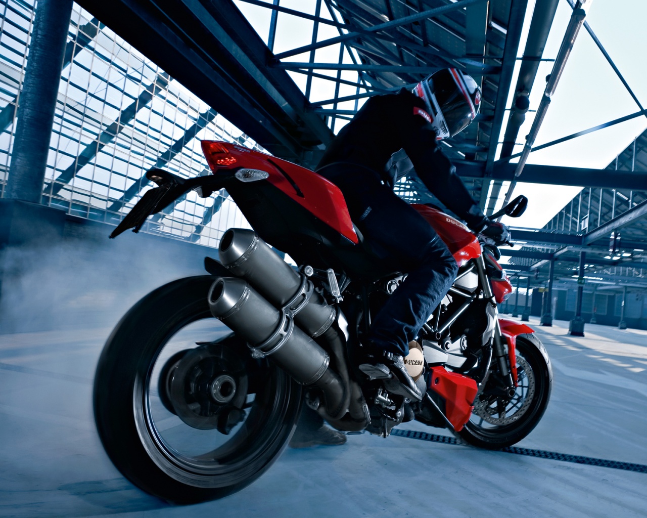 Пробуксовка на мотоцикле обои