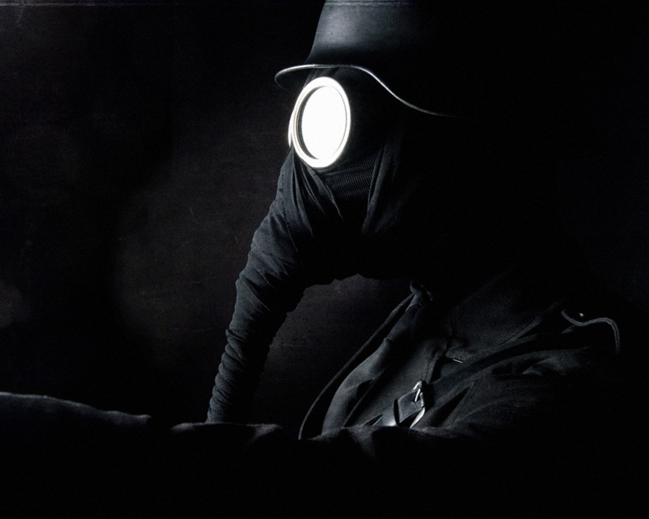 В противогазе обои