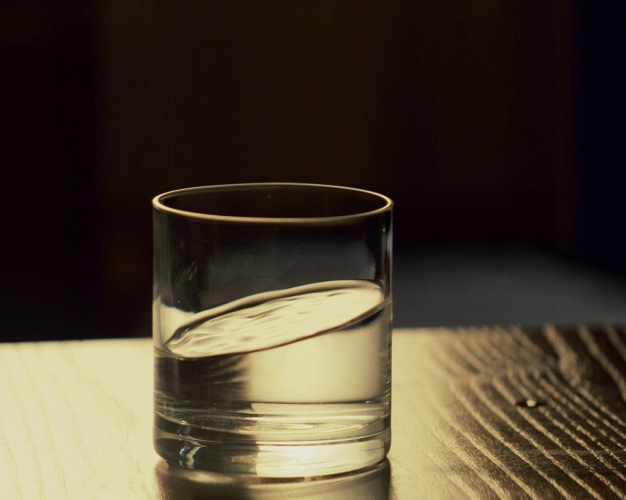 Стакан воды из Начала обои