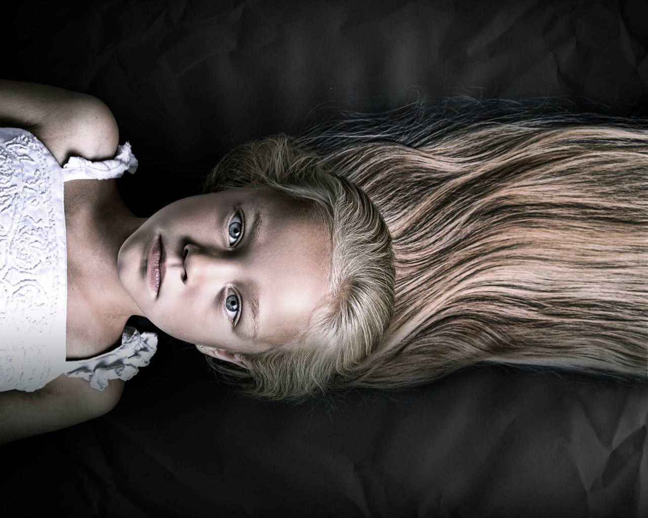 Маленькая девочка обои