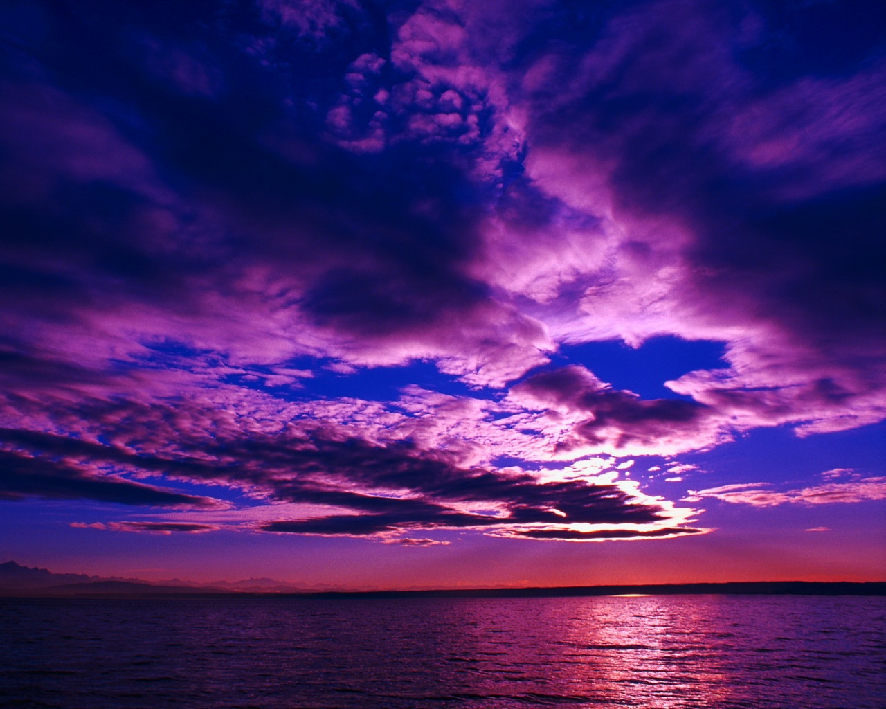 Фиолетовое закатное небо обои