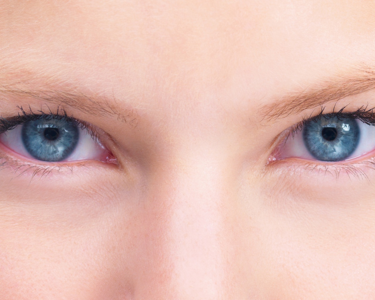 Она смотрит на тебя обои