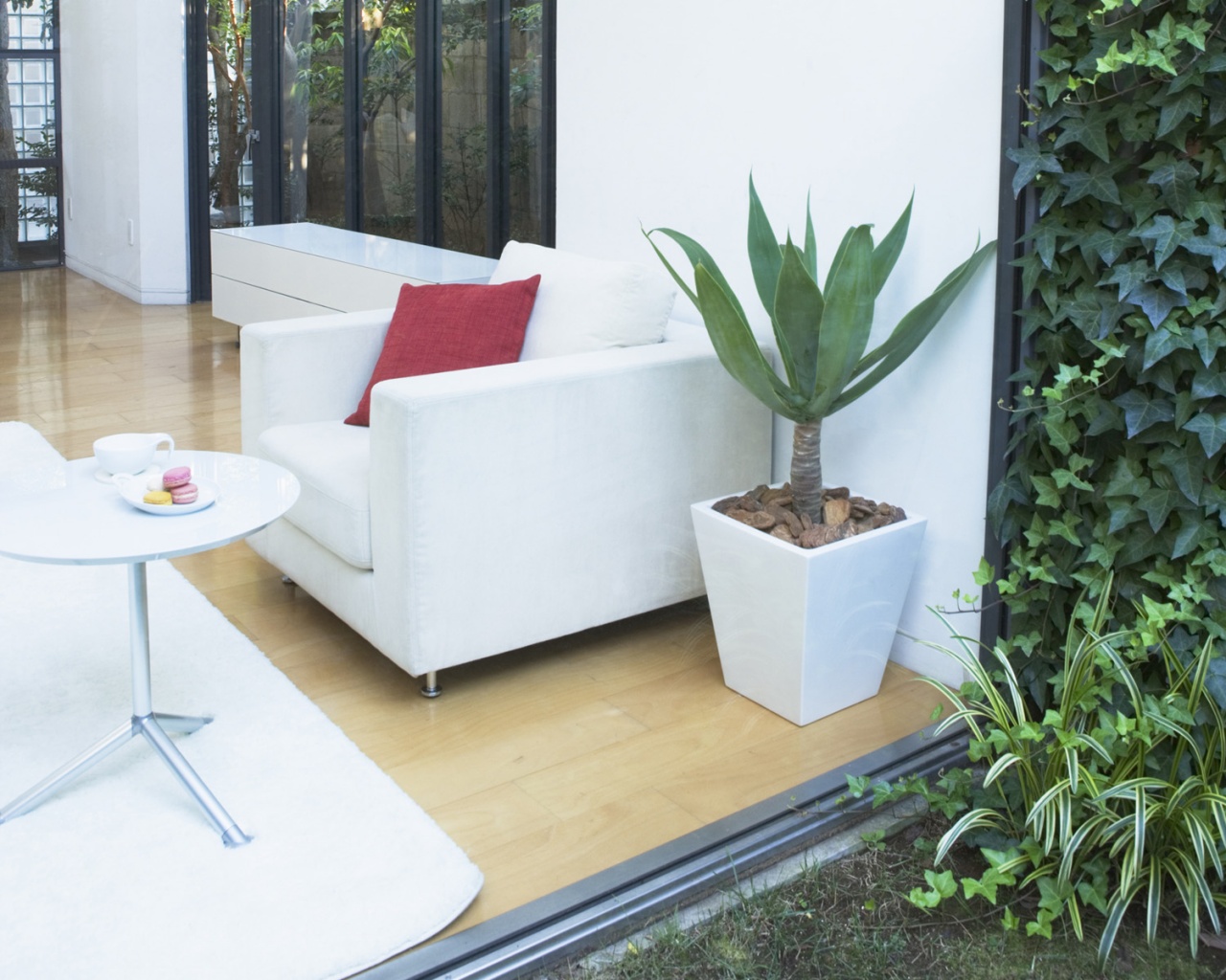 Белое кресло обои