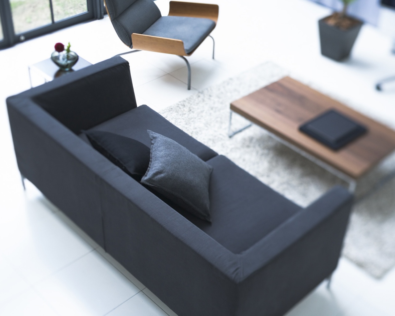 Черная мебель обои