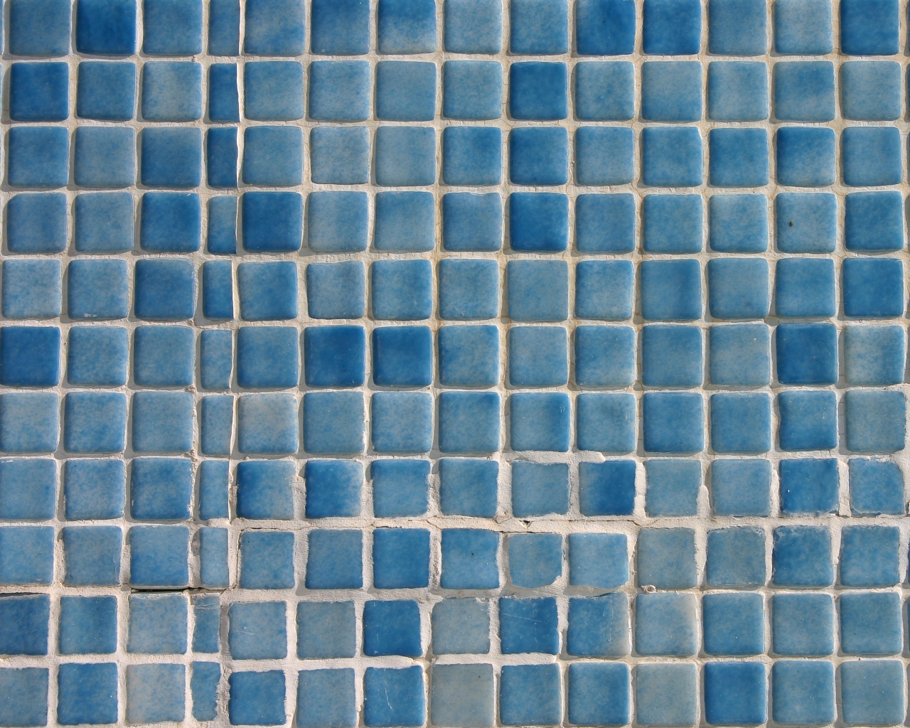 Мелкая голубая плитка обои