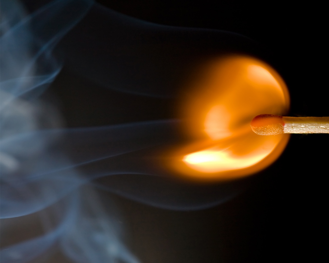 Горящая спичка обои