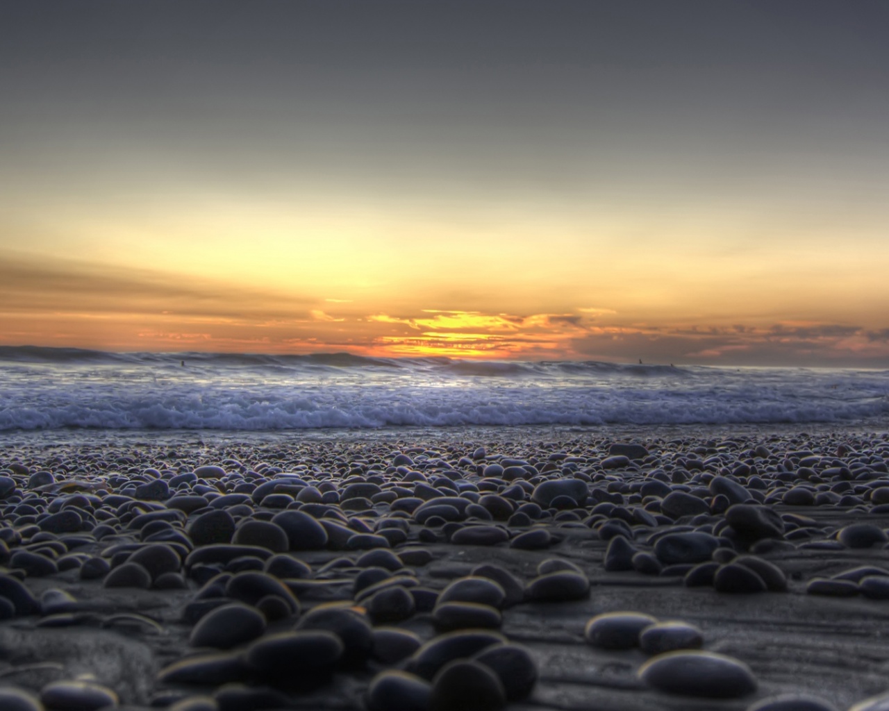 Каменистый пляж обои