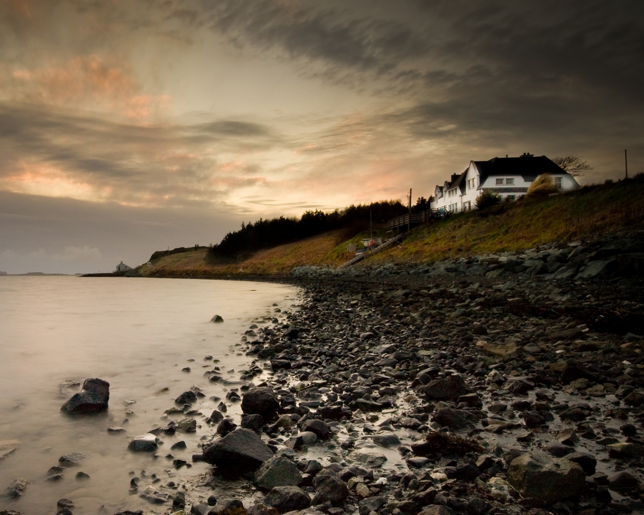 Дом у озера обои