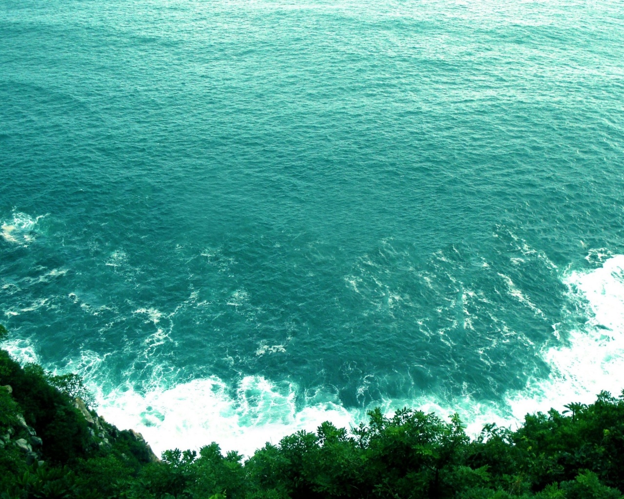 Утёс у красивого моря обои