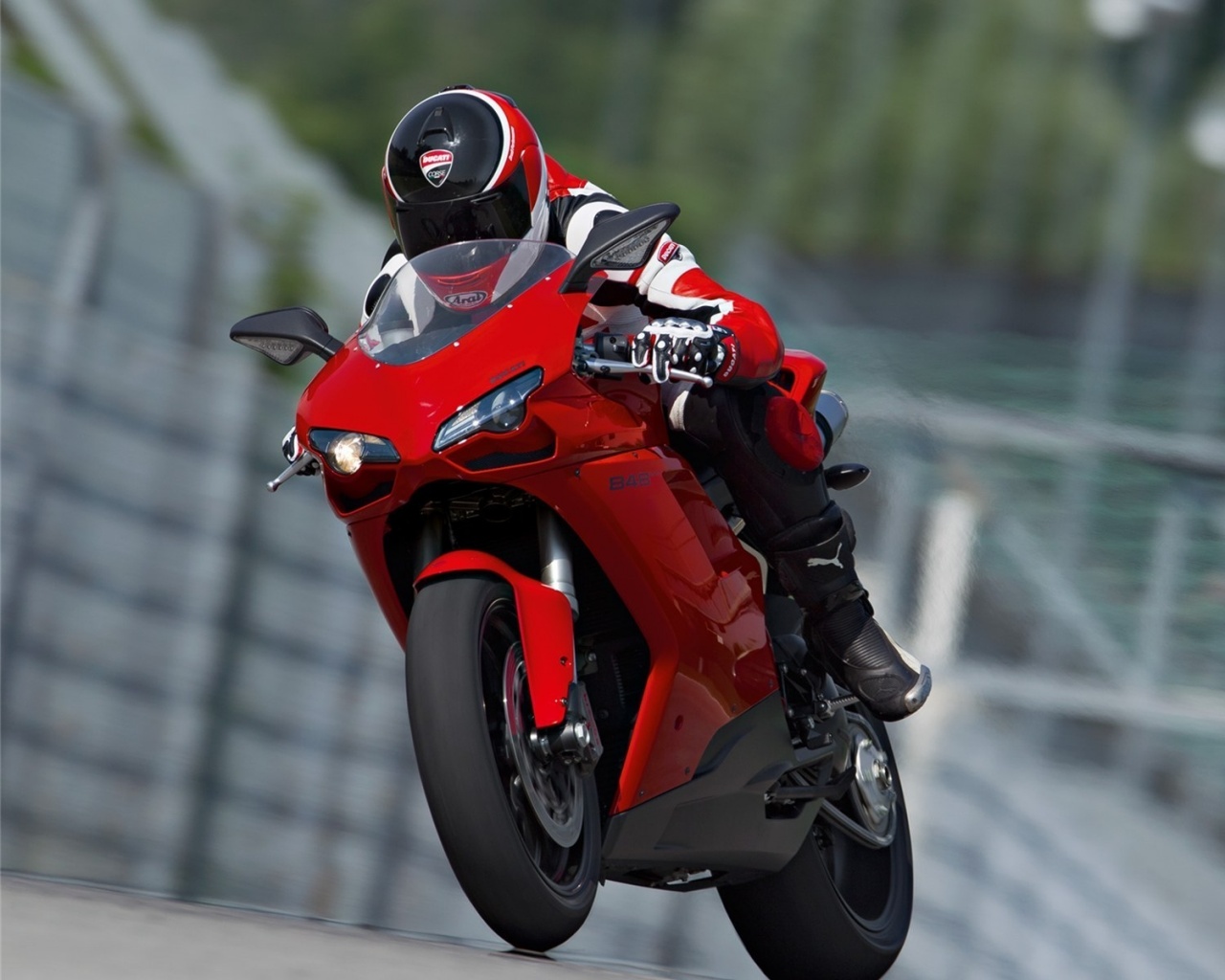 Мотоциклист на Дукати 848 обои