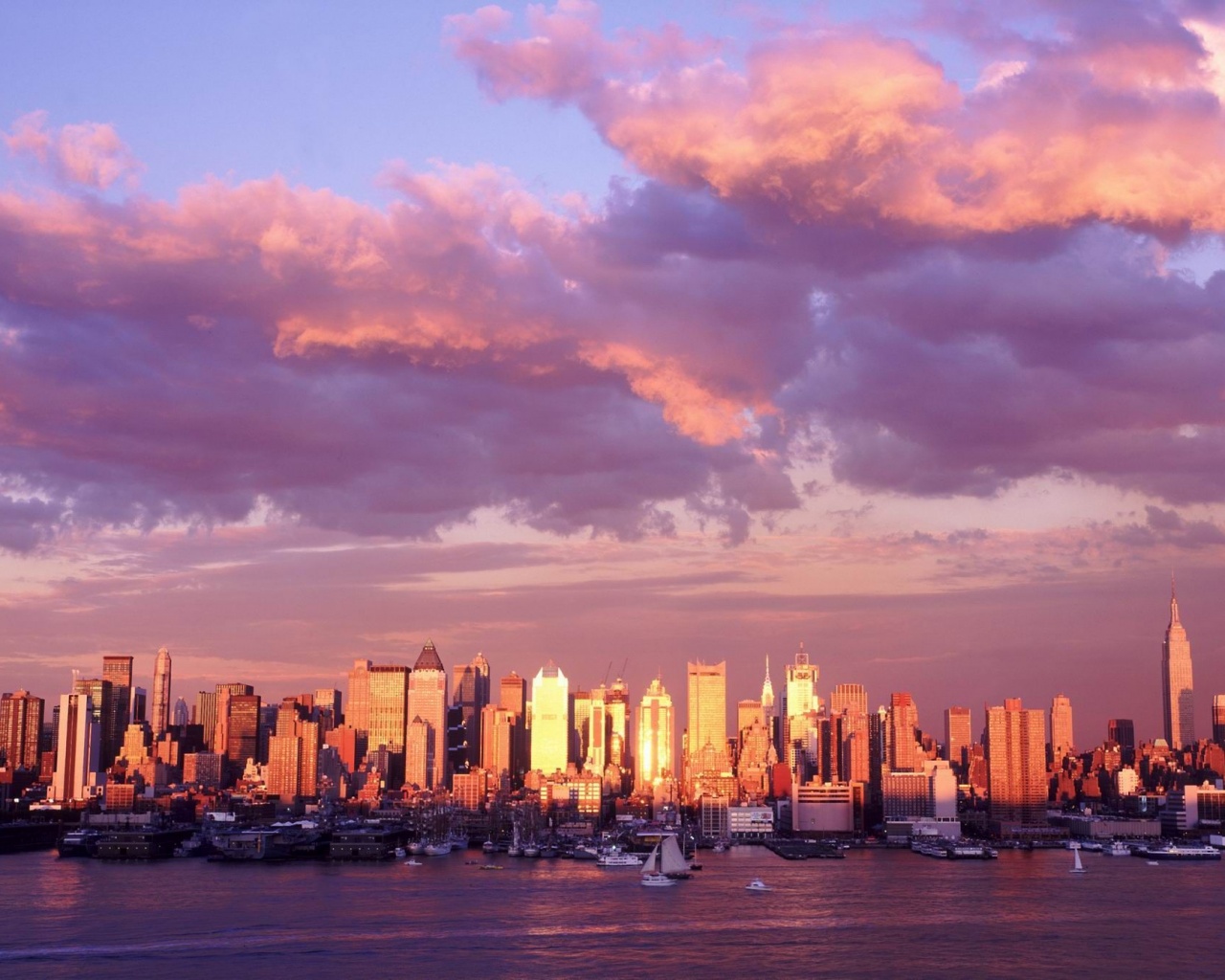 Панорама города на закате обои