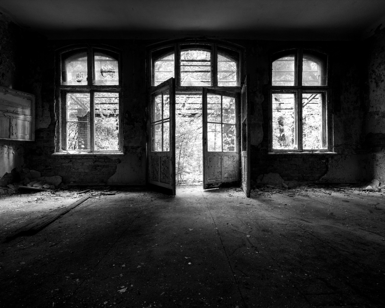 Комната в заброшенном здании обои