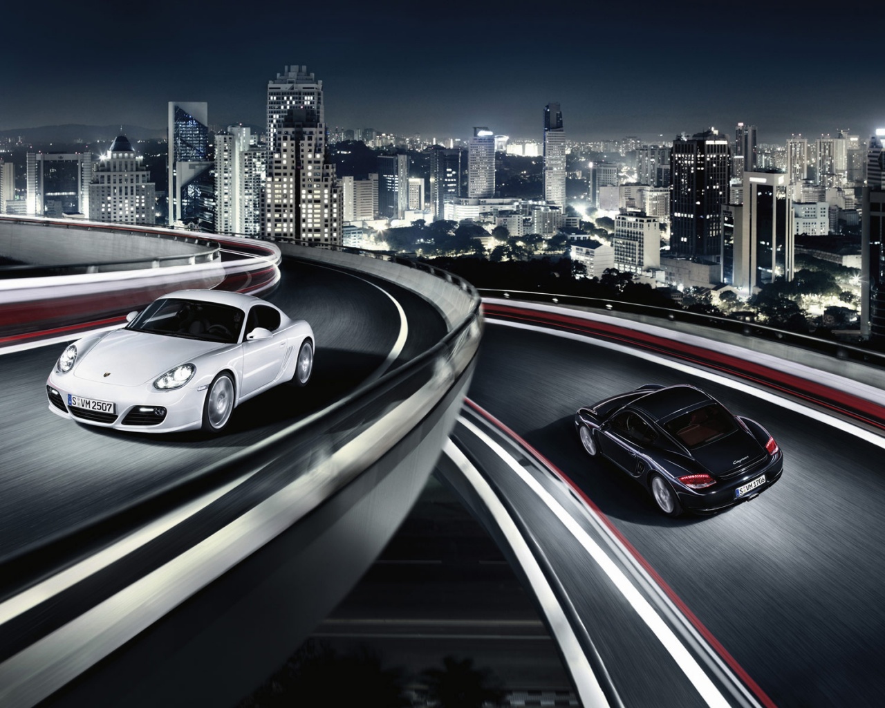 Черный и белый Porsche на автомагистрале. обои