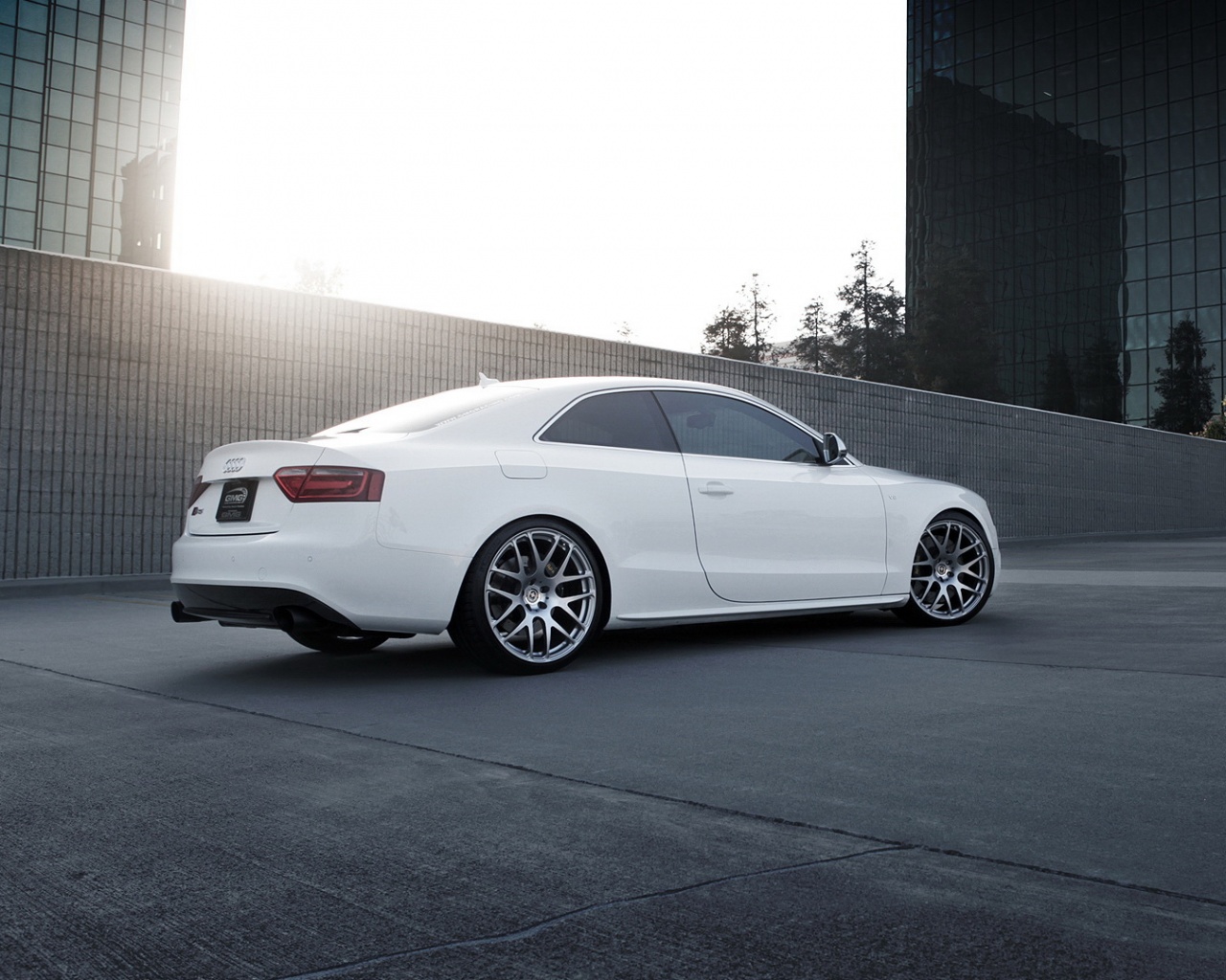 Ауди на парковке обои