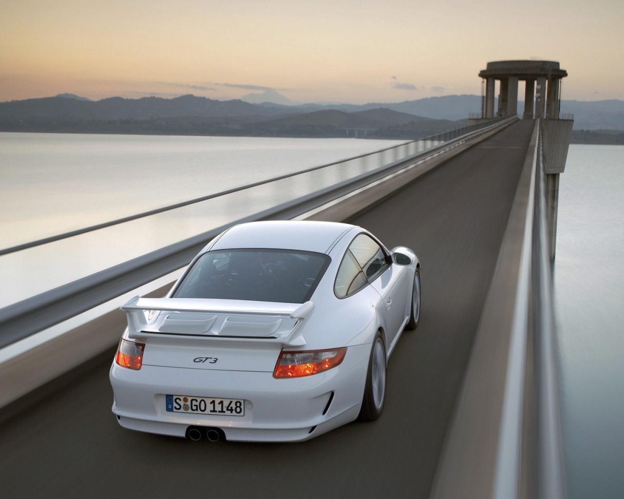 Порше на дамбе обои