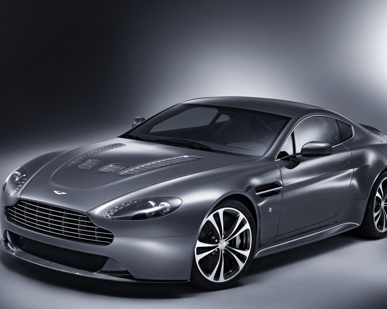 Aston Martin обои
