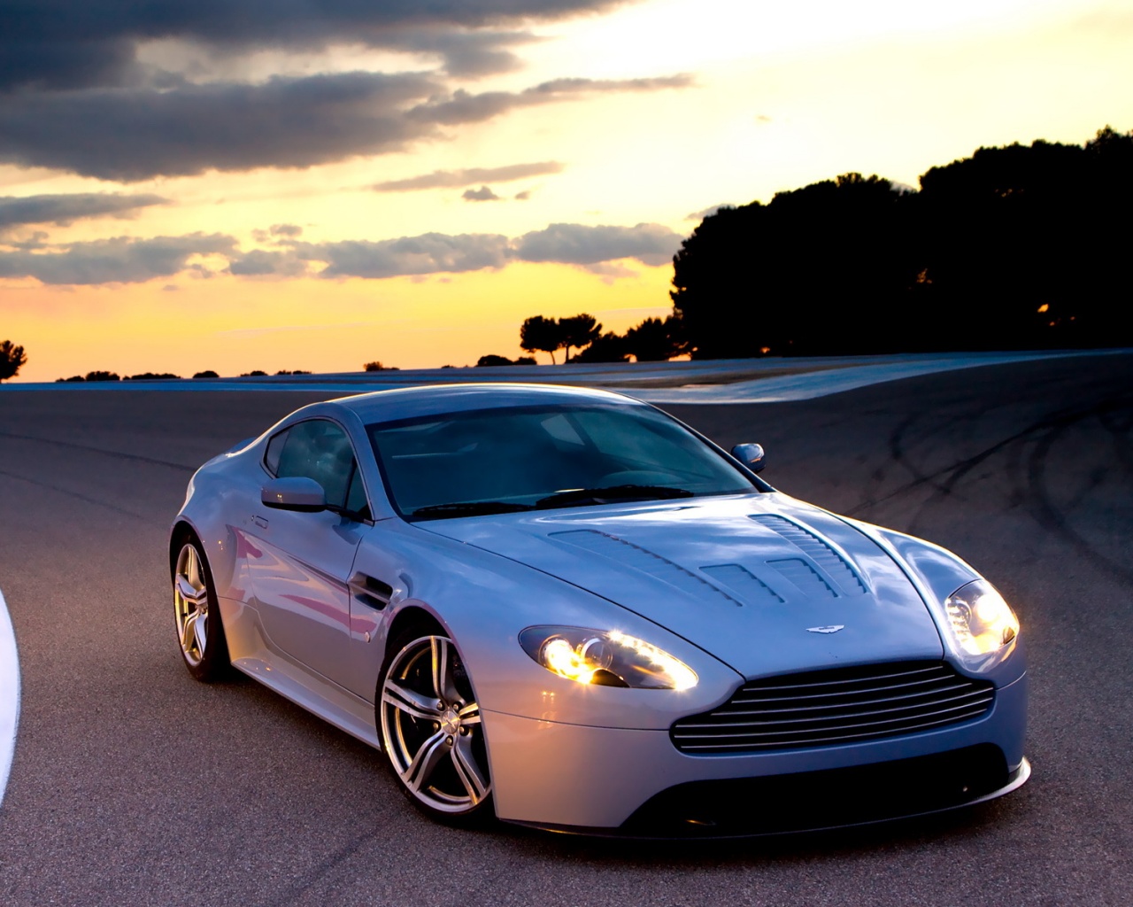 Aston Martin обои