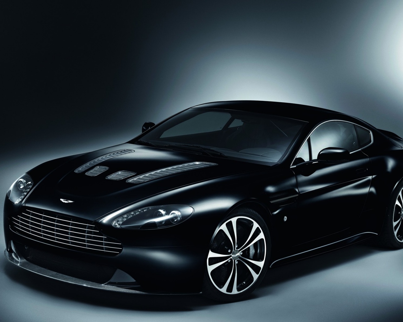 Aston Martin обои
