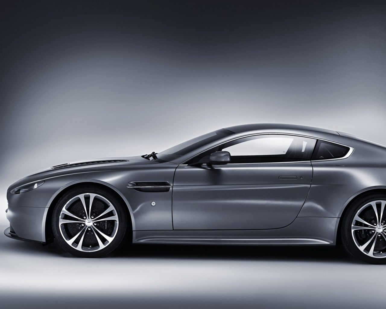 Астон Мартин обои