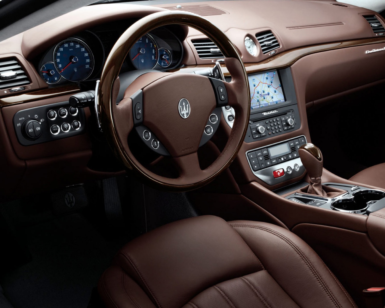 Салон Maserati Granturismo обои
