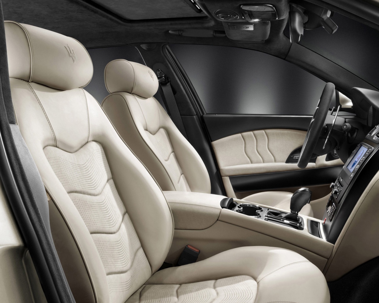 Салон Мазерати Quattroporte обои