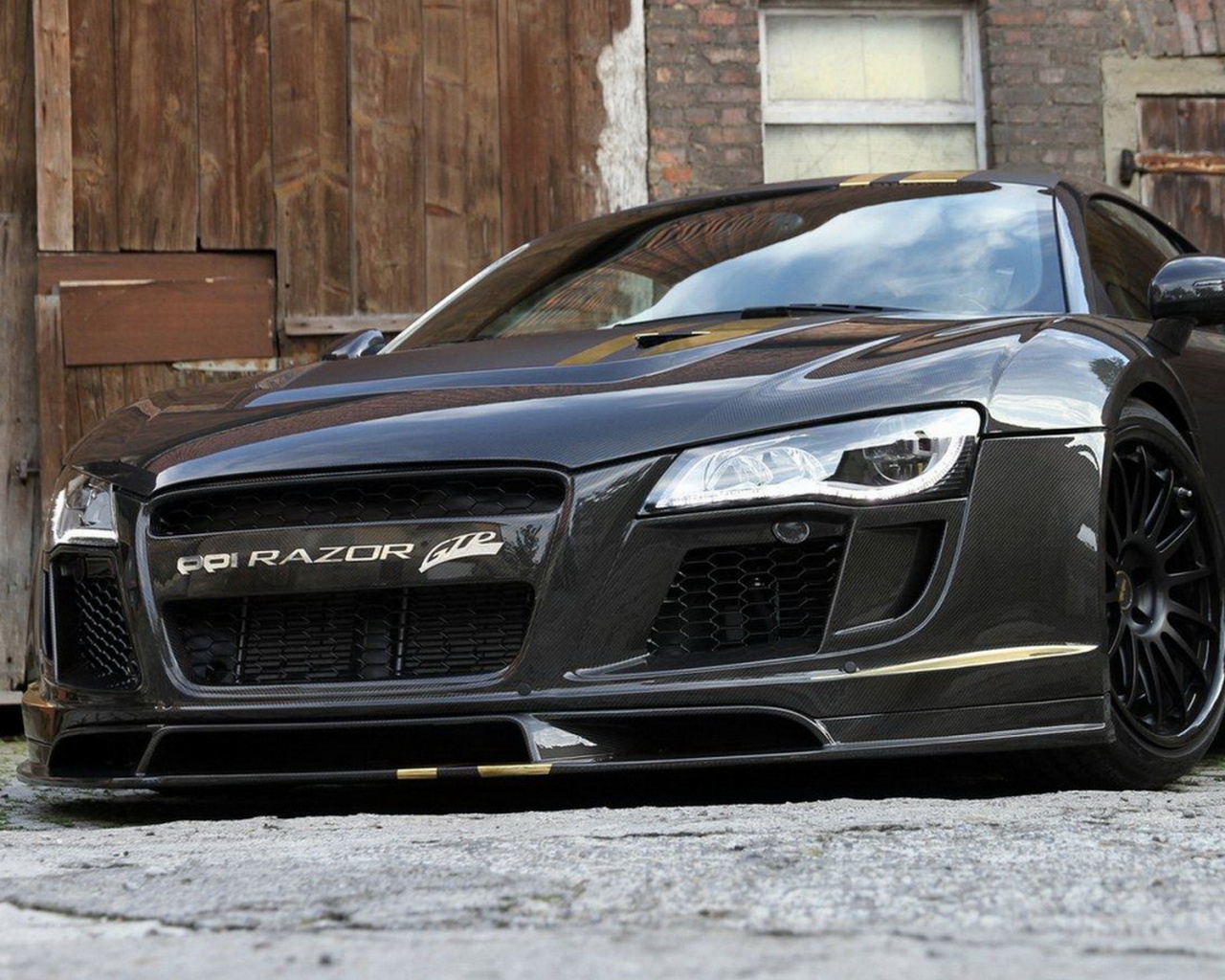 Черная Audi R8 обои