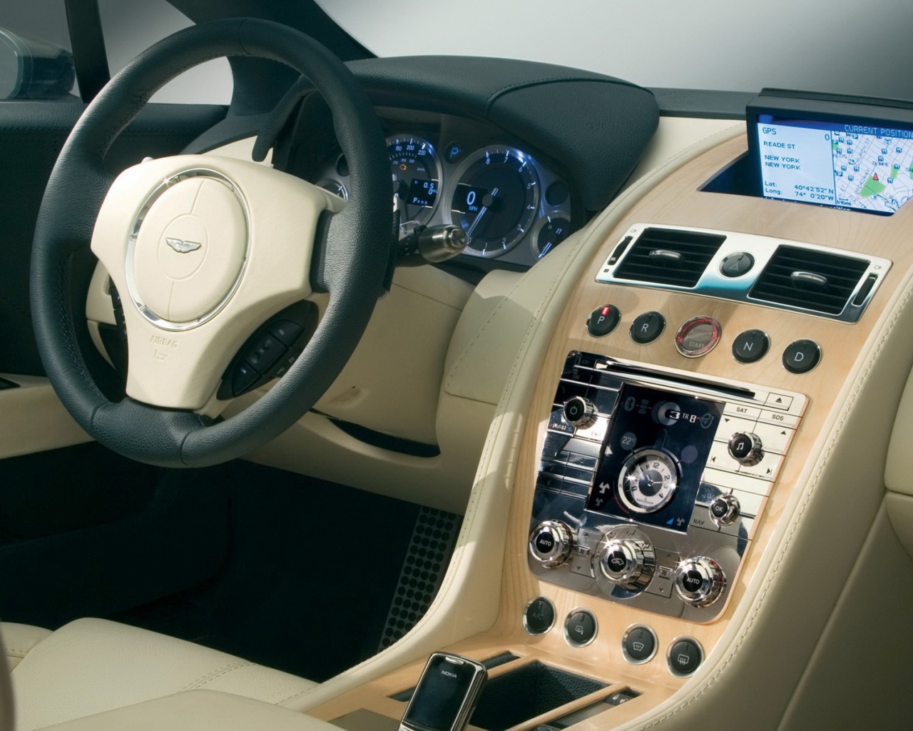 Салон Астон Мартина обои