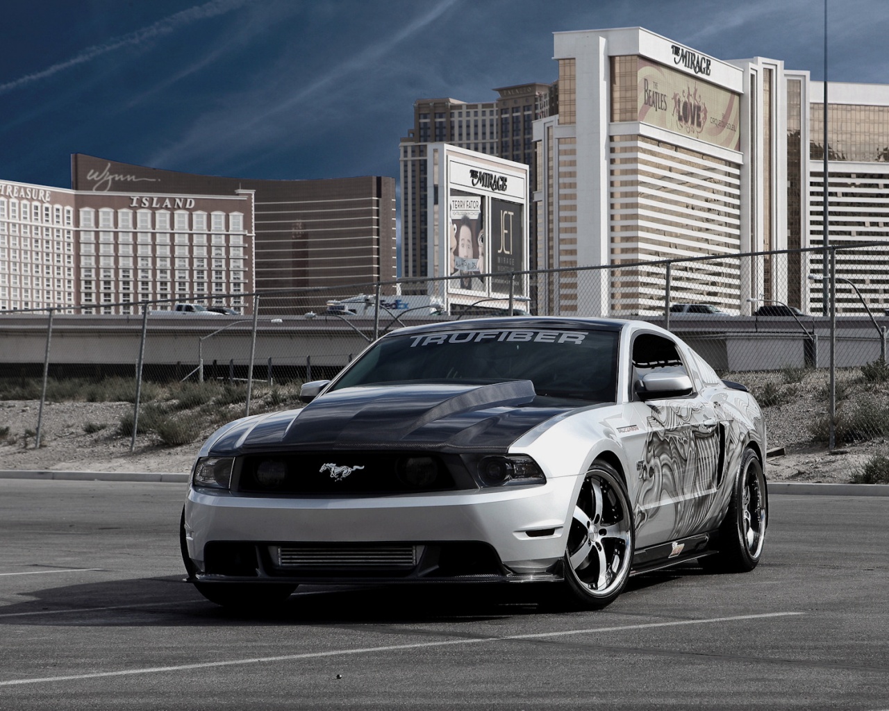 Тюнингованный Форд Мустанг обои