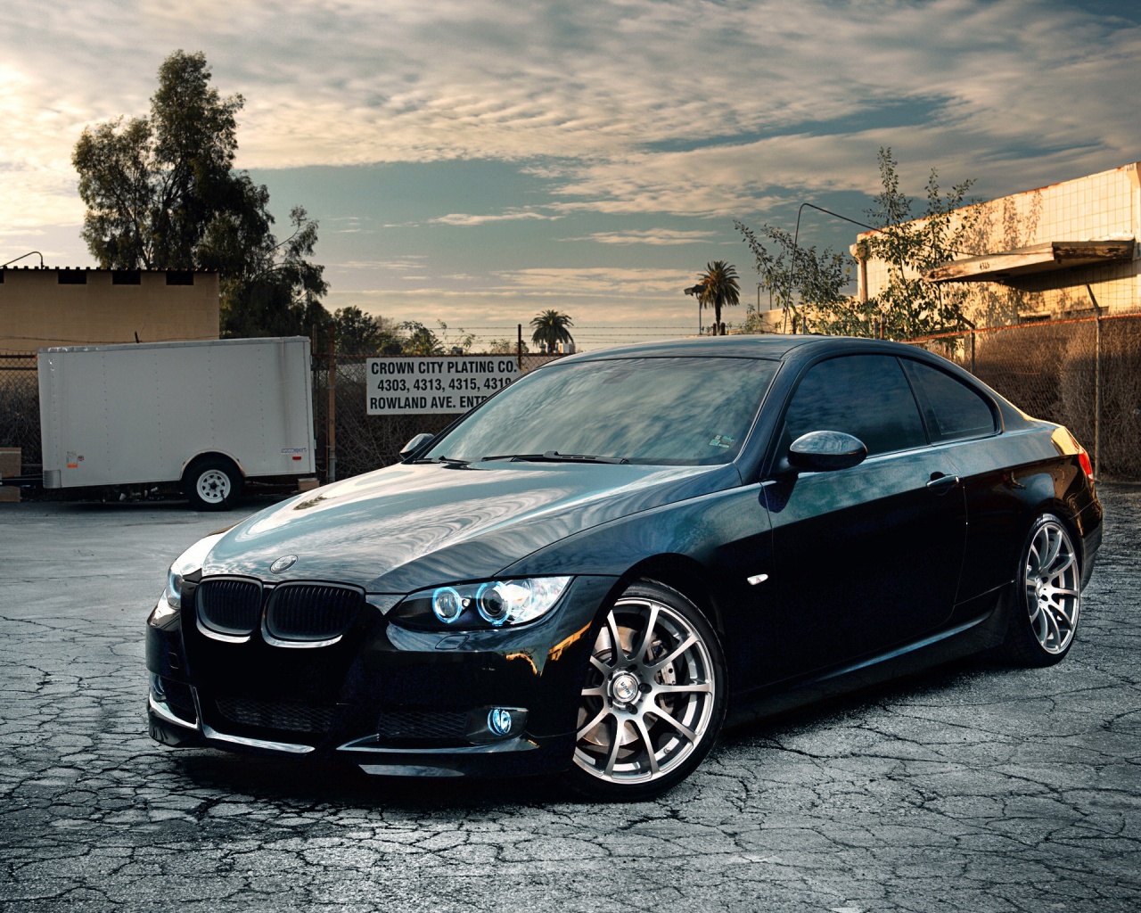 Чёрный БМВ обои