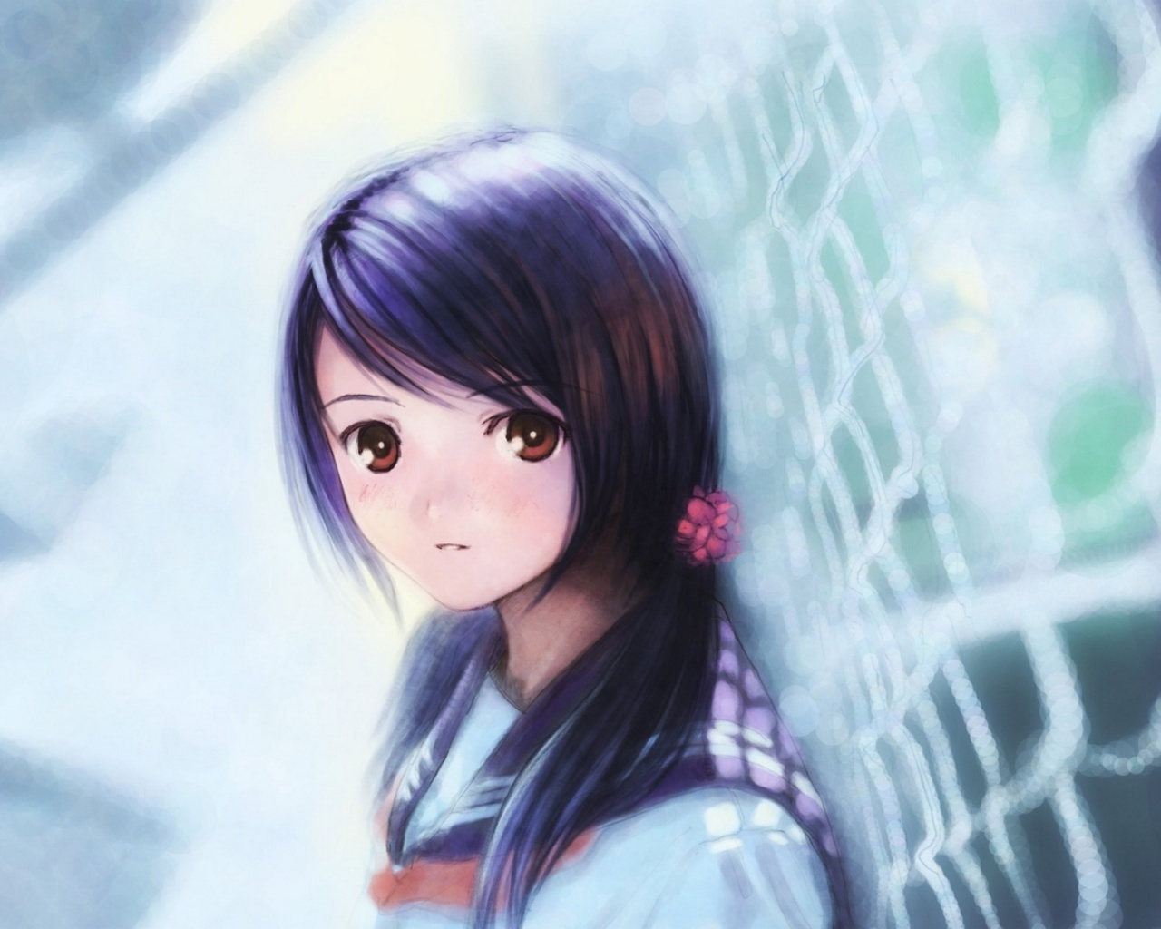 Девочка у сетчатого забора обои