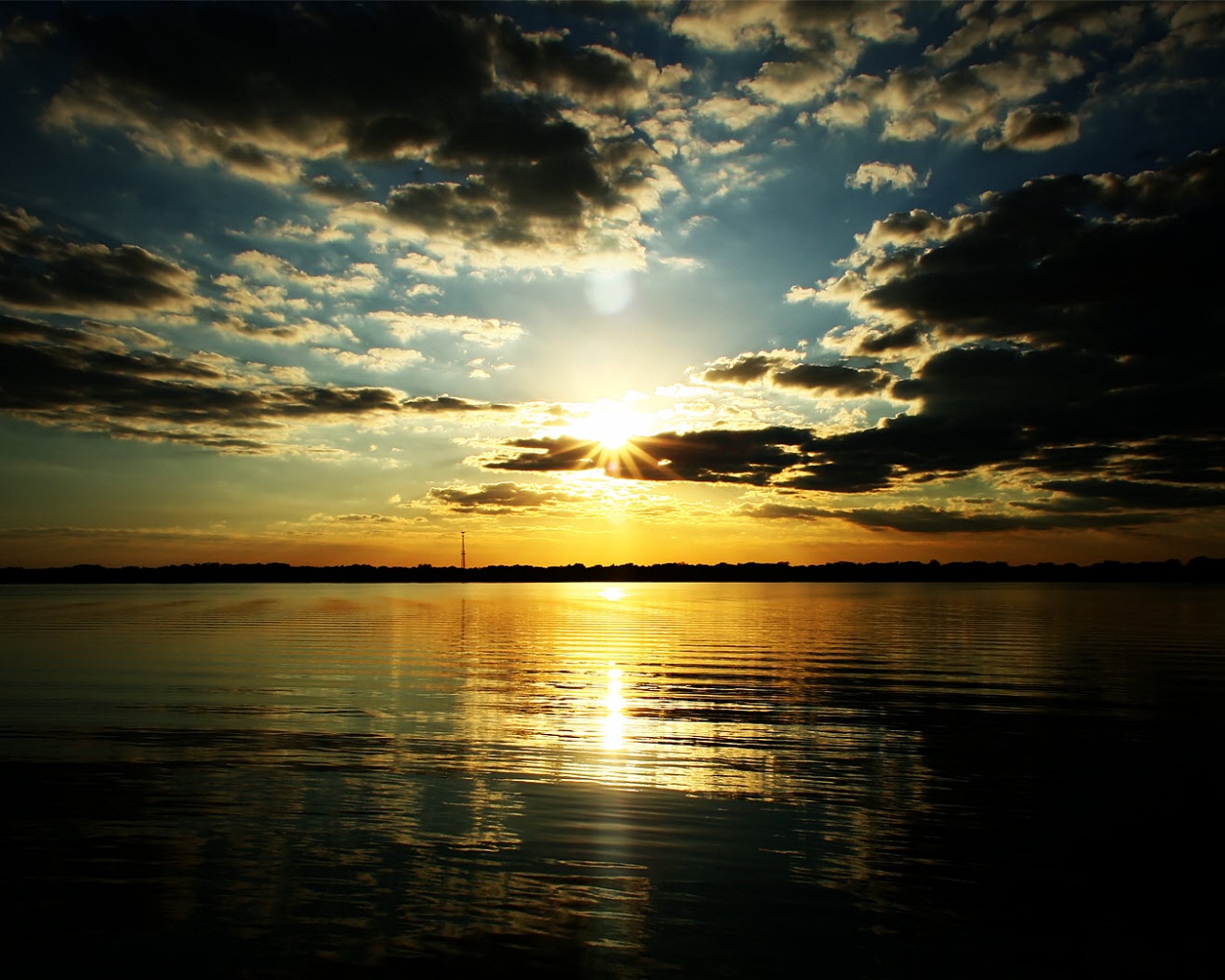 Закат над озером обои