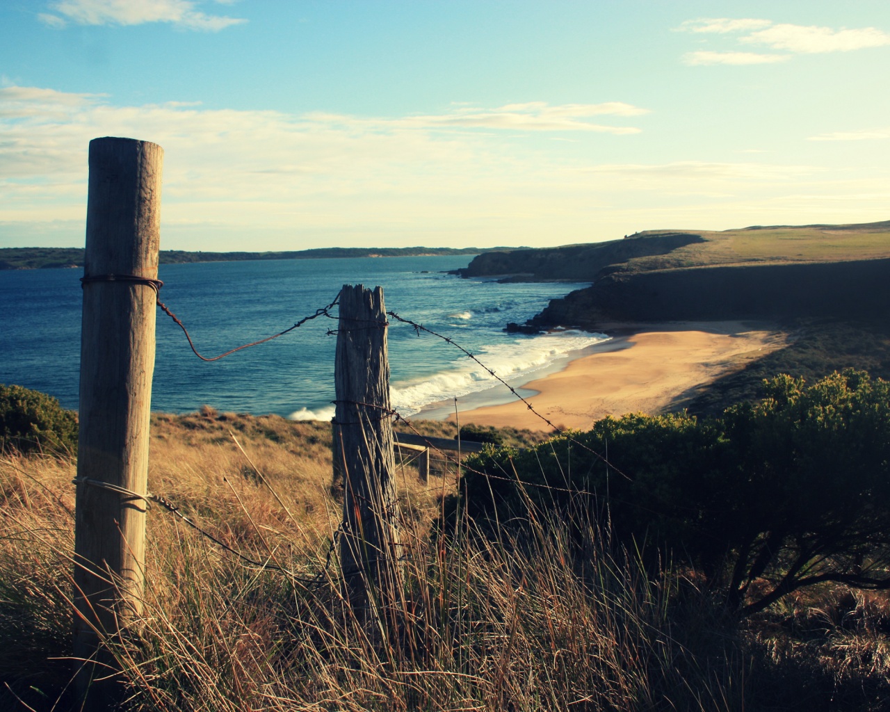 Пляж на озере обои