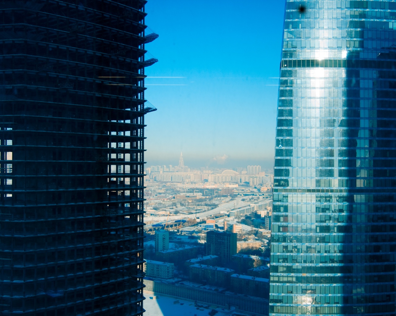 Строительство небоскреба в Москве обои