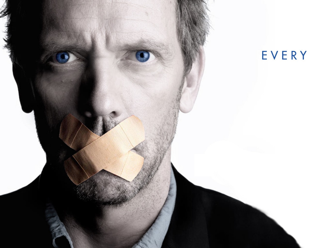 Хаус с пластырем на рту обои