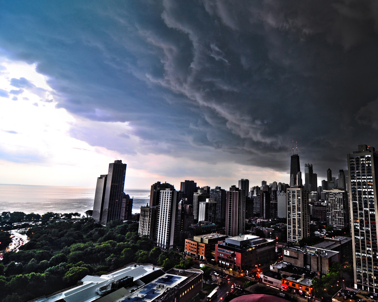 Туча над городом обои